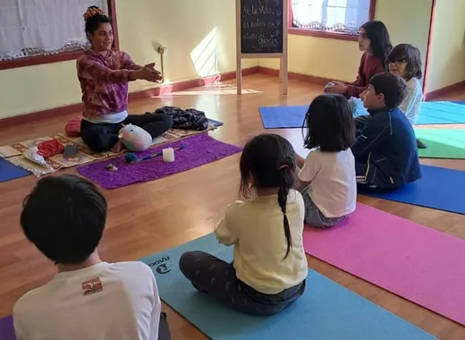 Clase de yoga para niñ@s en el shala